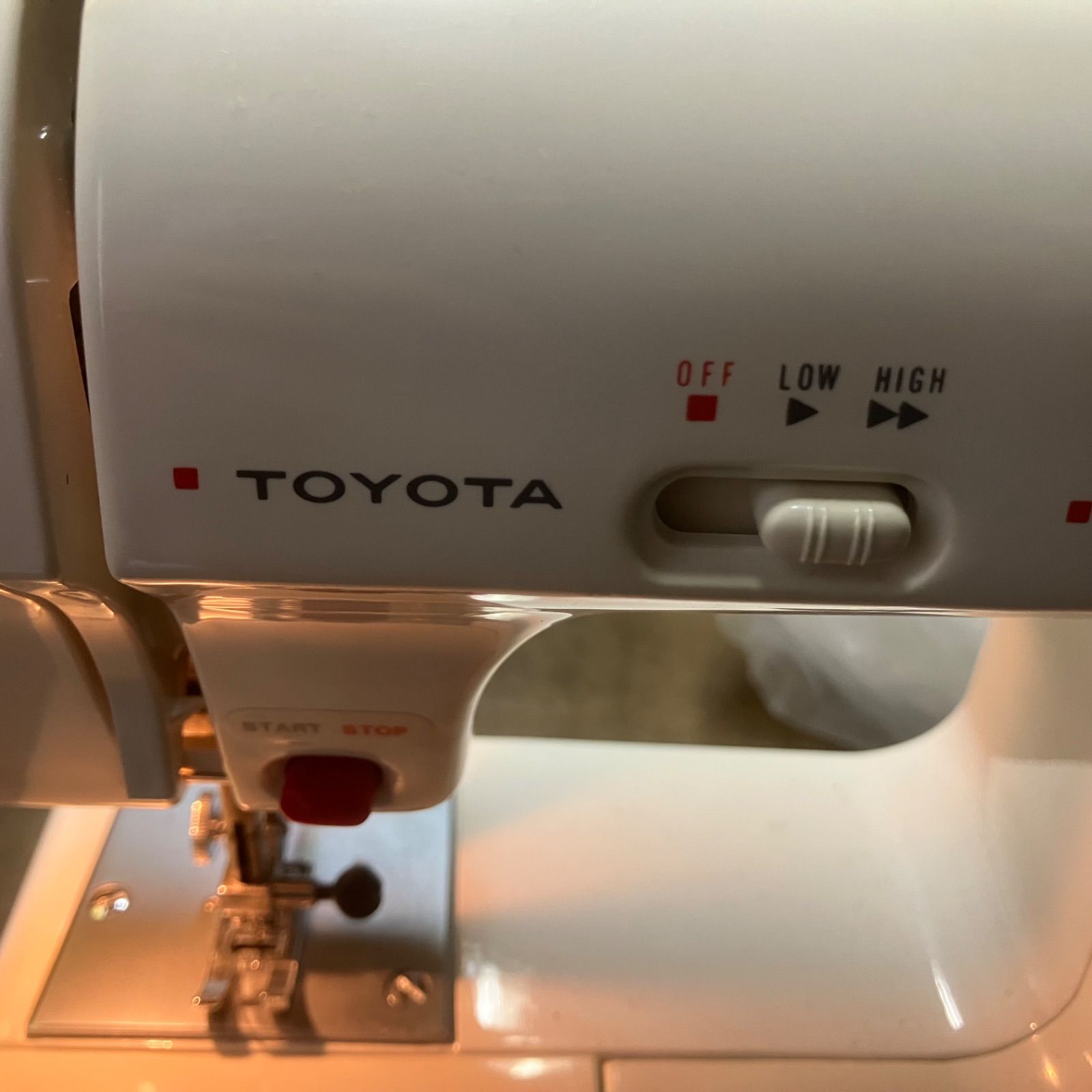 通電確認済み】 TOYOTA トヨタミシン EM931 コンパクトアームミシン 白 