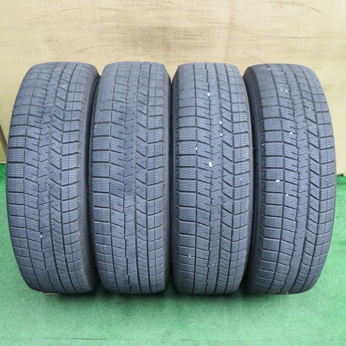 バリ溝！24年！キレイ！9.5分以上☆スタッドレス 175/65R15 ダンロップ 