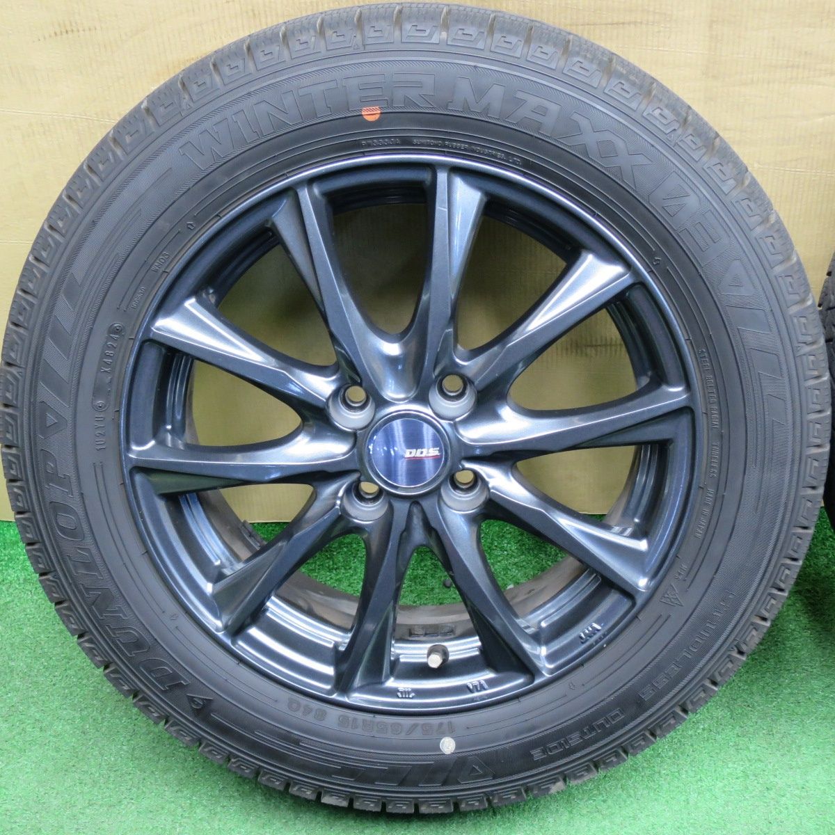 バリ溝！24年！キレイ！9.5分以上☆スタッドレス 175/65R15 ダンロップ 