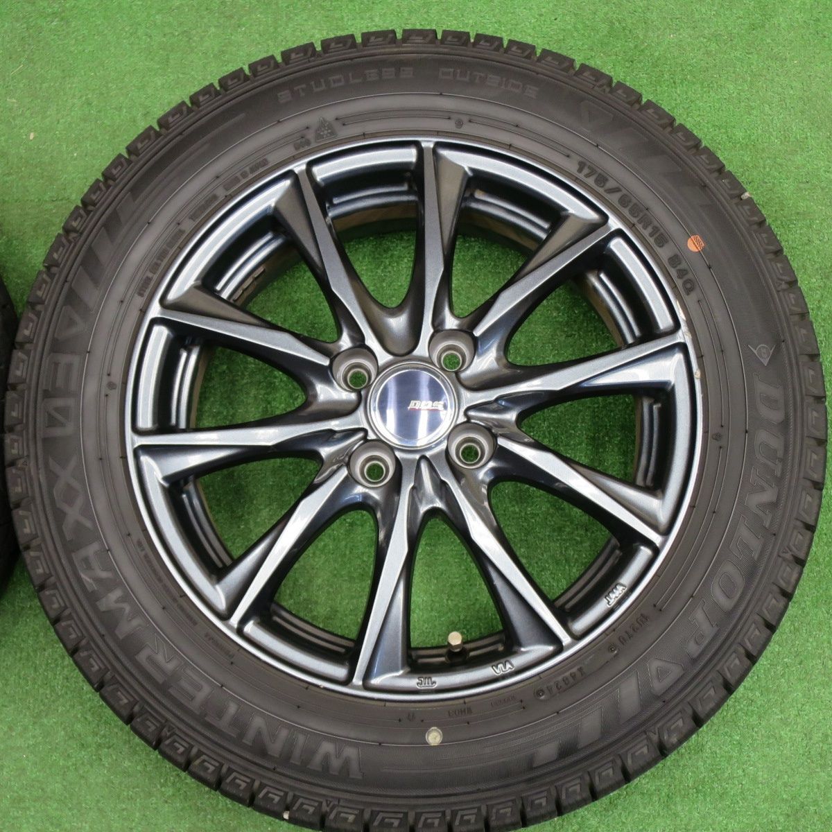バリ溝！24年！キレイ！9.5分以上☆スタッドレス 175/65R15 ダンロップ 