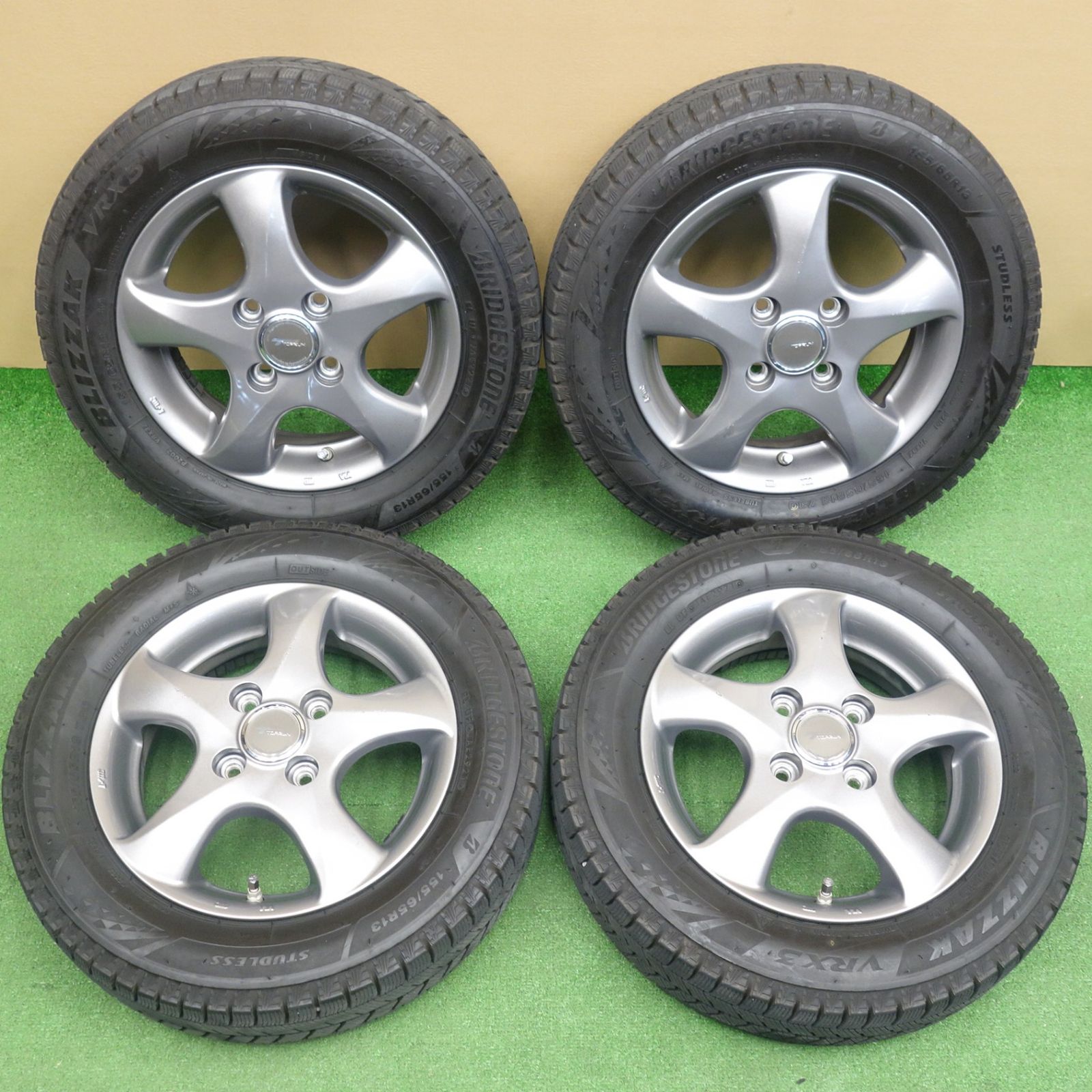 バリ溝！8.5分☆スタッドレス 155/65R13 ブリヂストン ブリザック VRX3 