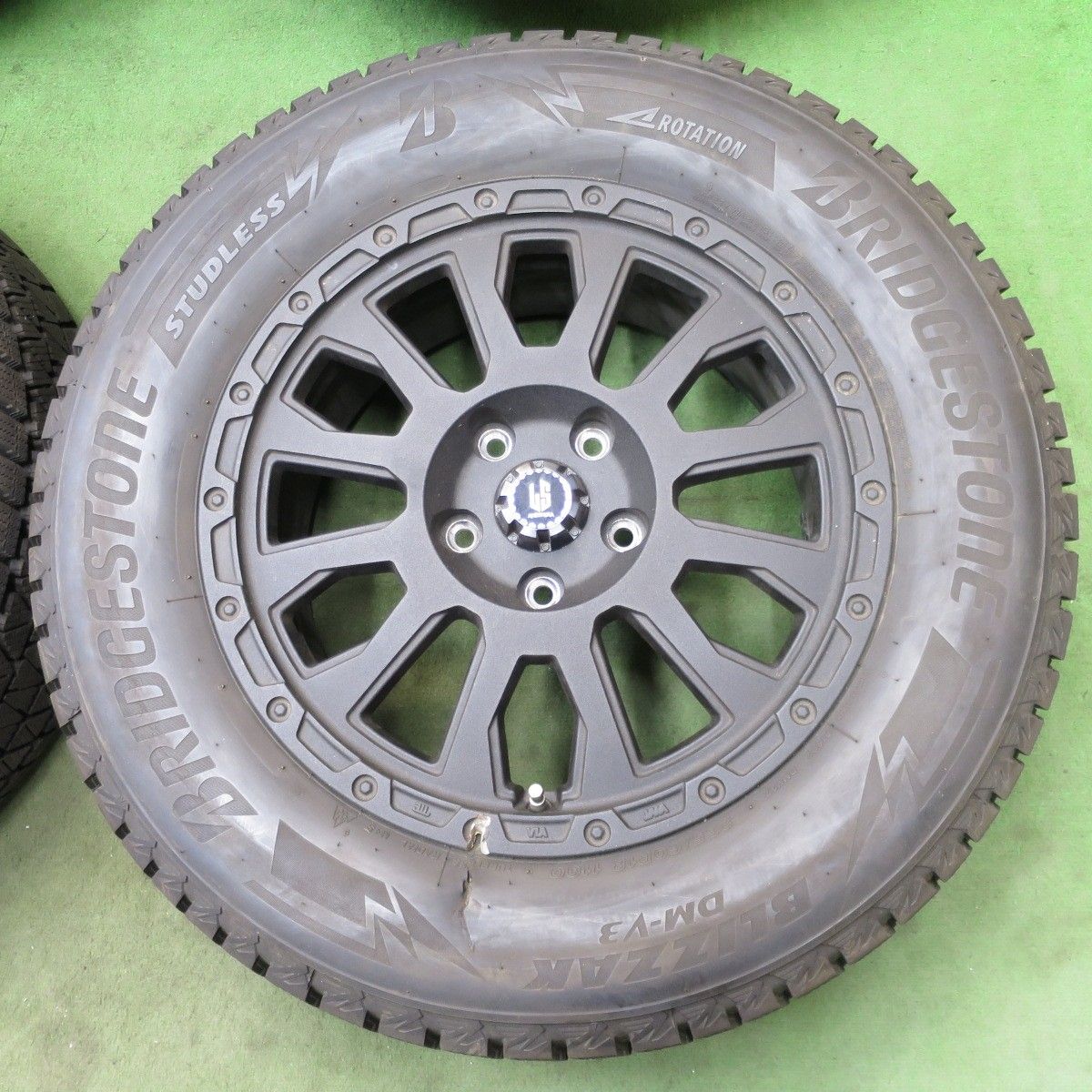 【BS DM-V3 235/60R18】スタッドレス【アウディ 純正センターキャップ 社外ホイール 18インチ 8J5HPCD112+45】バリ溝 Q5等　(KTL408) BS DM-V3 235/60R18】スタッドレス【アウディ 純正センターキャップ