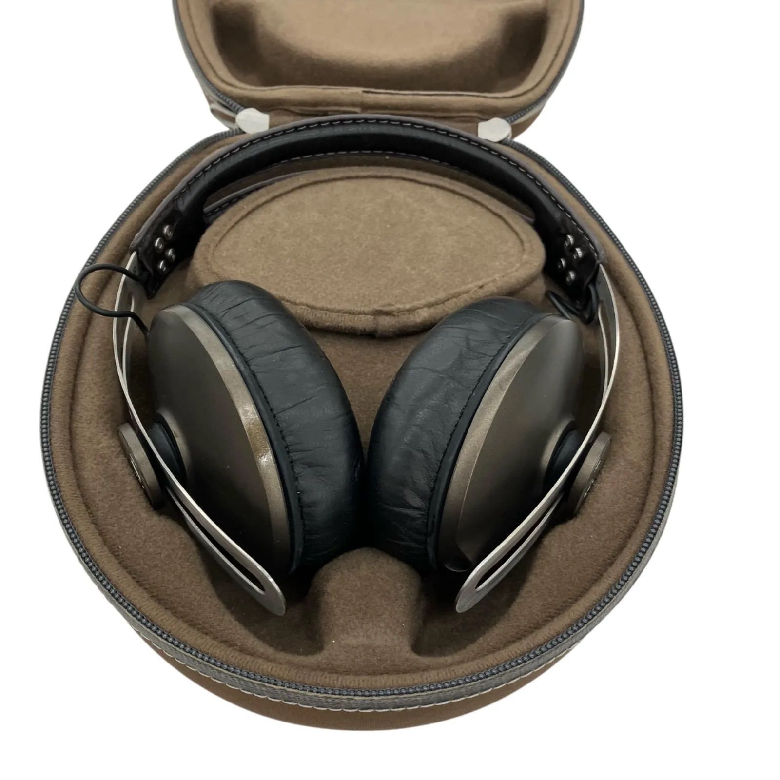 186000 現状品 SENNHEISER ゼンハイザア イヤホン・ヘッドホン（有線） ゼンバイザーヘッドフォン SENNHEISER MOMENTUM ブラック ケース付き [250527HM150265] 186000 動作未確認 SENNHEISER ゼンハイザア イヤホン・ヘッドホン