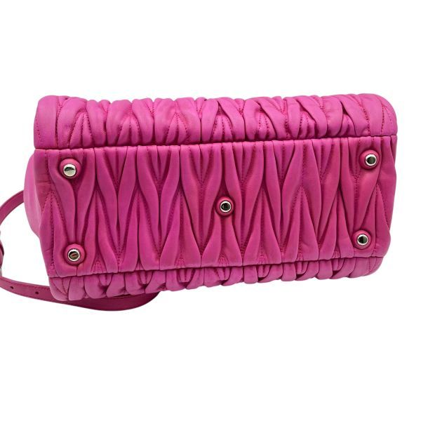 ○ ミュウミュウ MIU MIU ハンドバッグ キルティングデザイン 