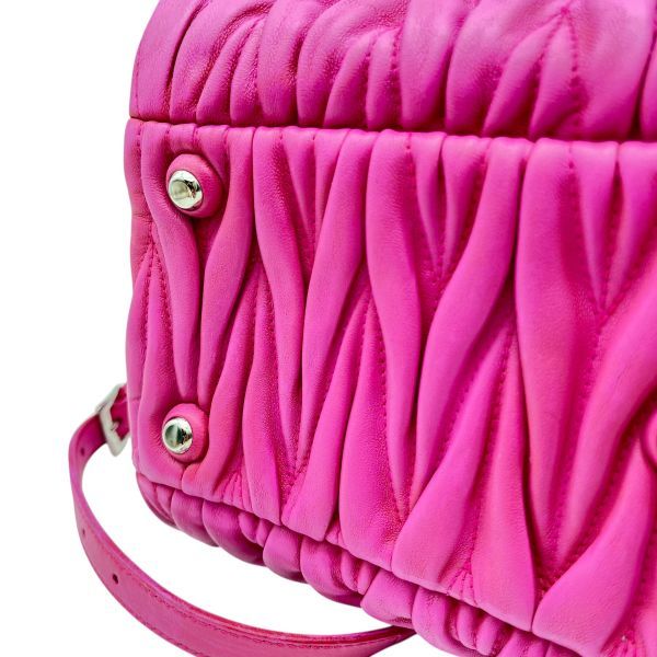 ○ ミュウミュウ MIU MIU ハンドバッグ キルティングデザイン 
