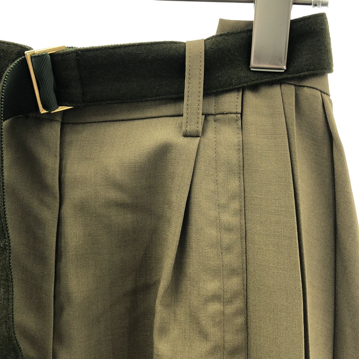 ハンガー付き】sacai カーキ サイドボタンスリット入り ワイドパンツ