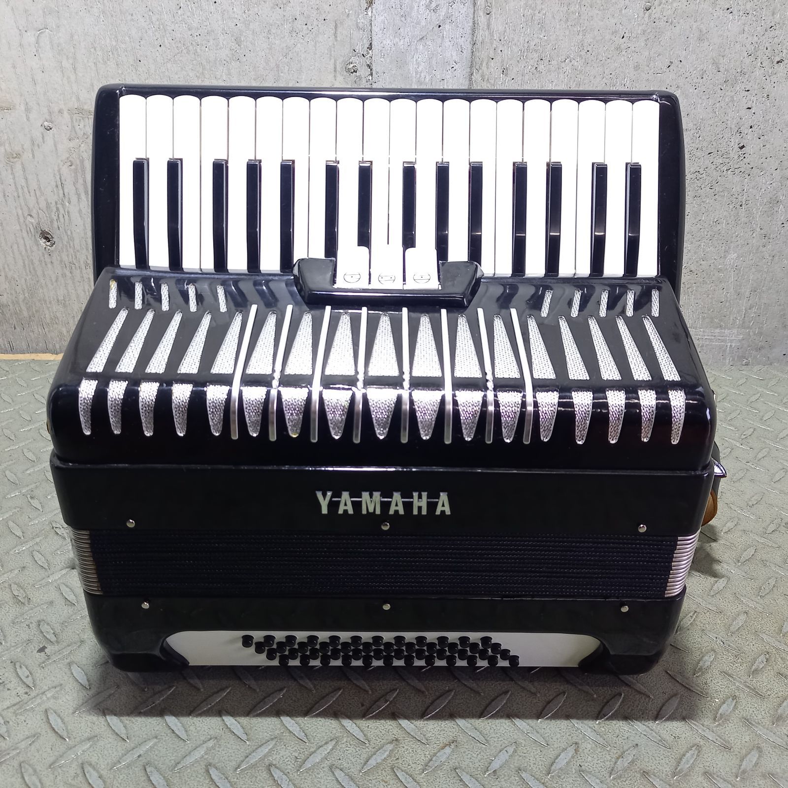 ヤマハ アコーディオン ケース付き 520194 YAMAHA - メルカリ ヤマハ アコーディオン ケース付き 520194 YAMAHA - メルカリ