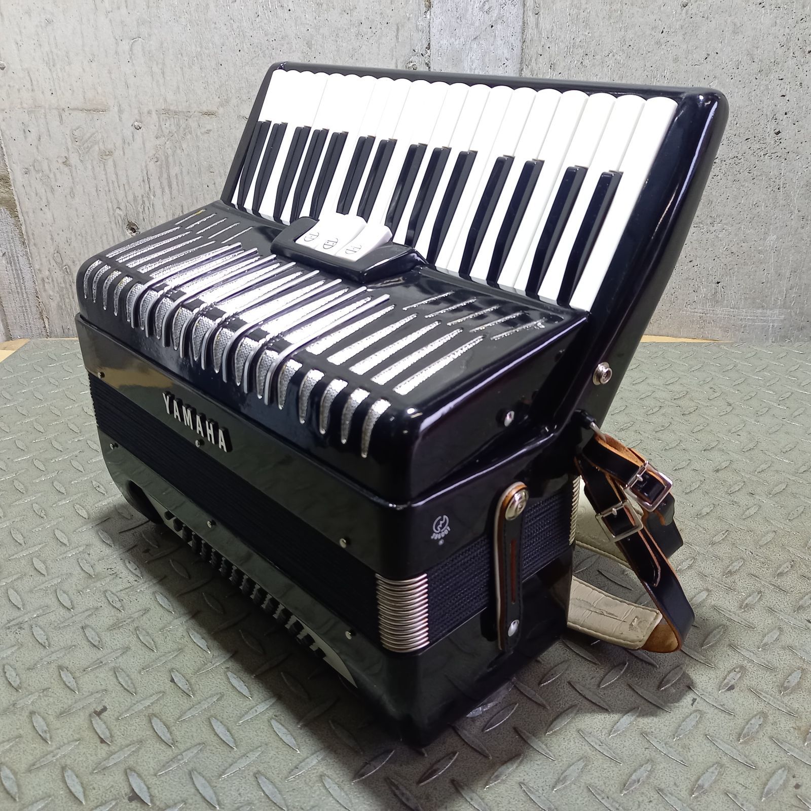 ヤマハ アコーディオン ケース付き 520194 YAMAHA - メルカリ