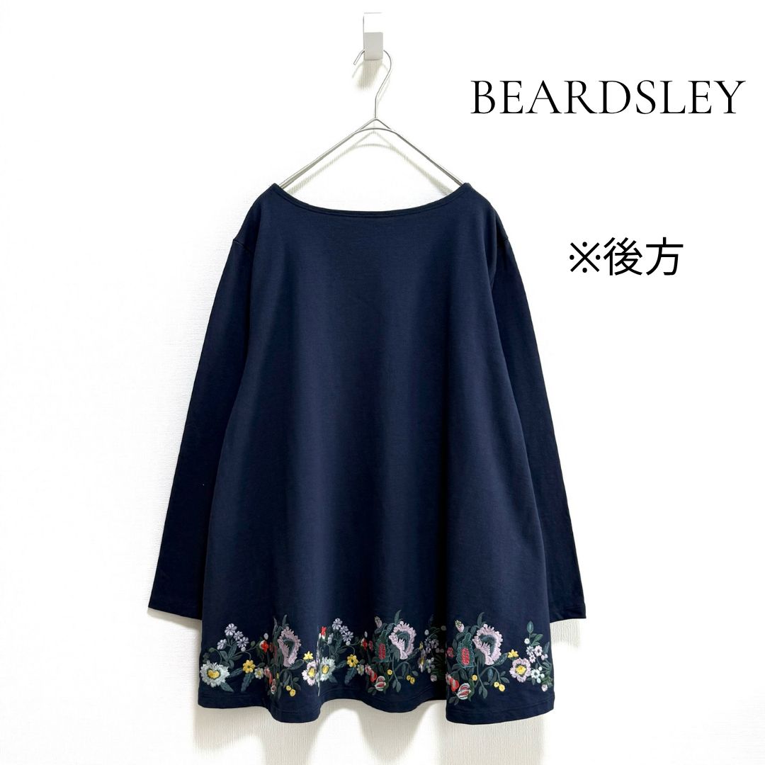 ビアズリー　新品未使用　後ろ刺繍ニット BEARDSLEY ビアズリー 後ろ刺繍カットソー ネイビー系 バック刺繍 花柄