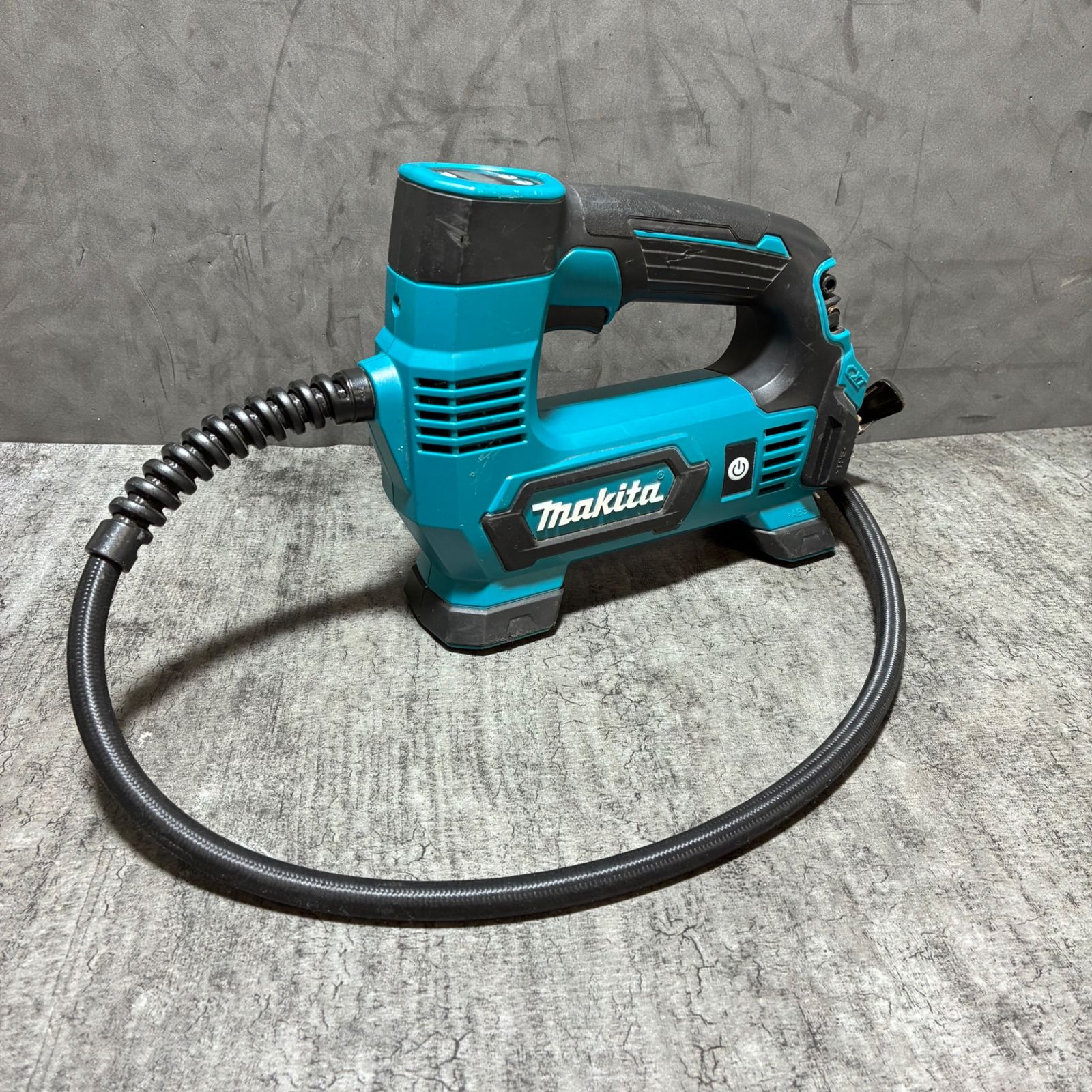 マキタ(makita) 10.8V充電式空気入れ MP100DZ 本体のみ【中古】【市川 