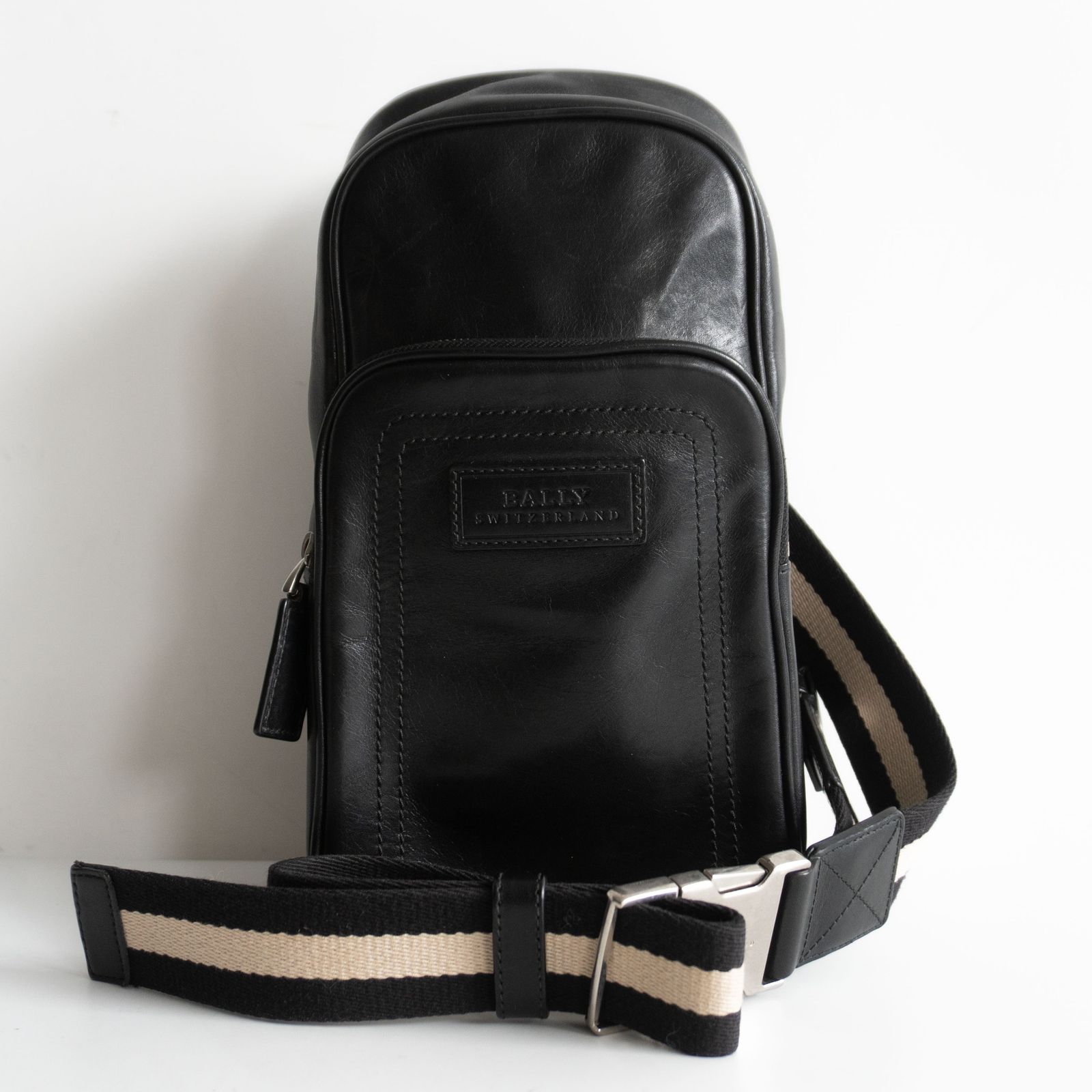 BALLY ボディバッグ 黒 レザー 【公式通販】