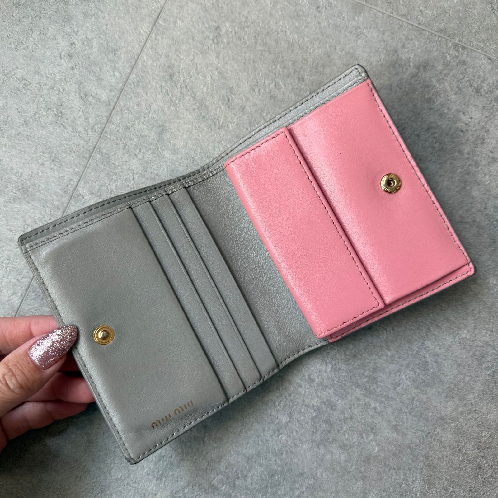 miumiu マドラスレザー ハート 二つ折り財布 グレー ピンク MIU MIU ミュウミュウ 二つ折り財布 総柄 ハート マドラスレザー