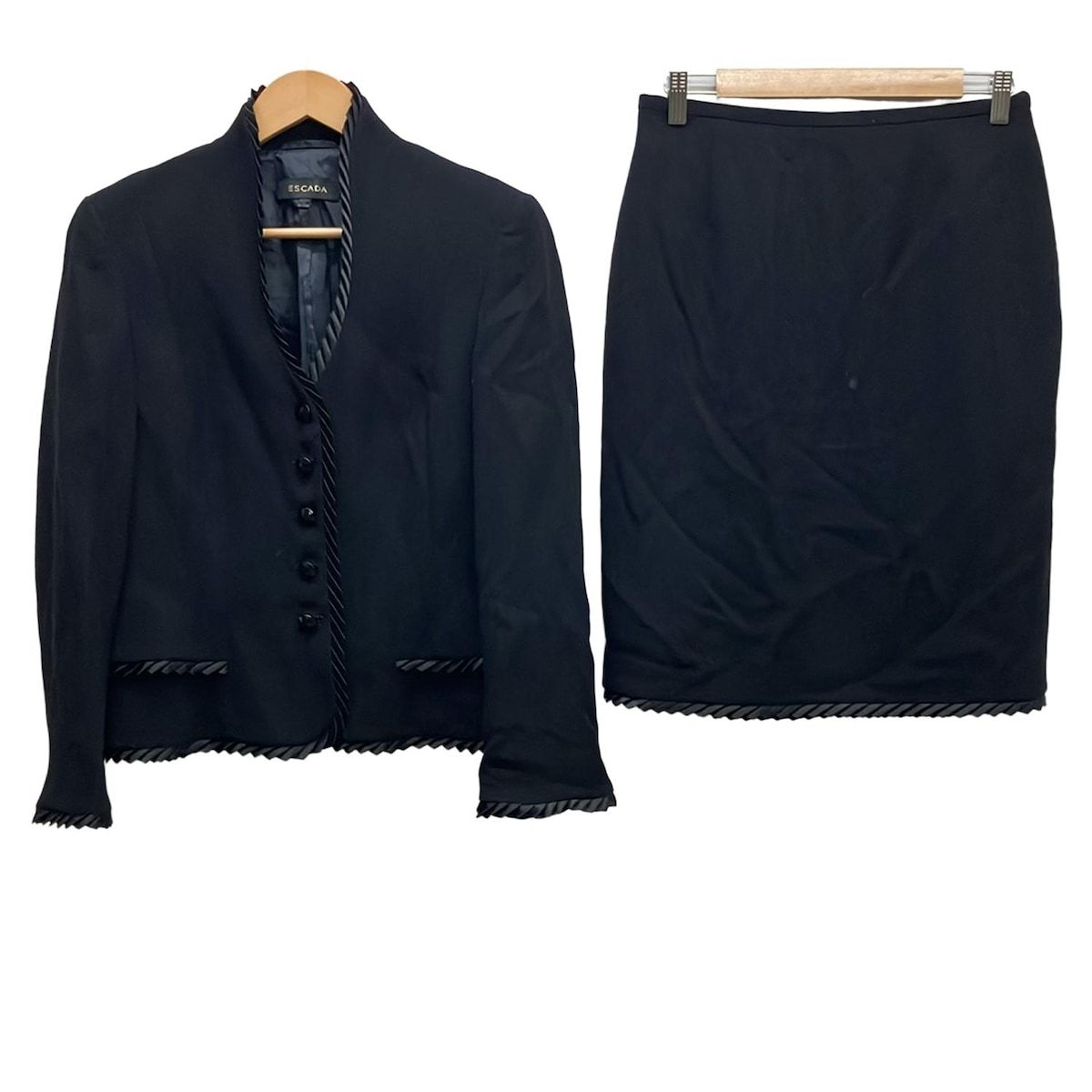 ESCADA(エスカーダ) スカートスーツ レディース美品 黒 プリーツ