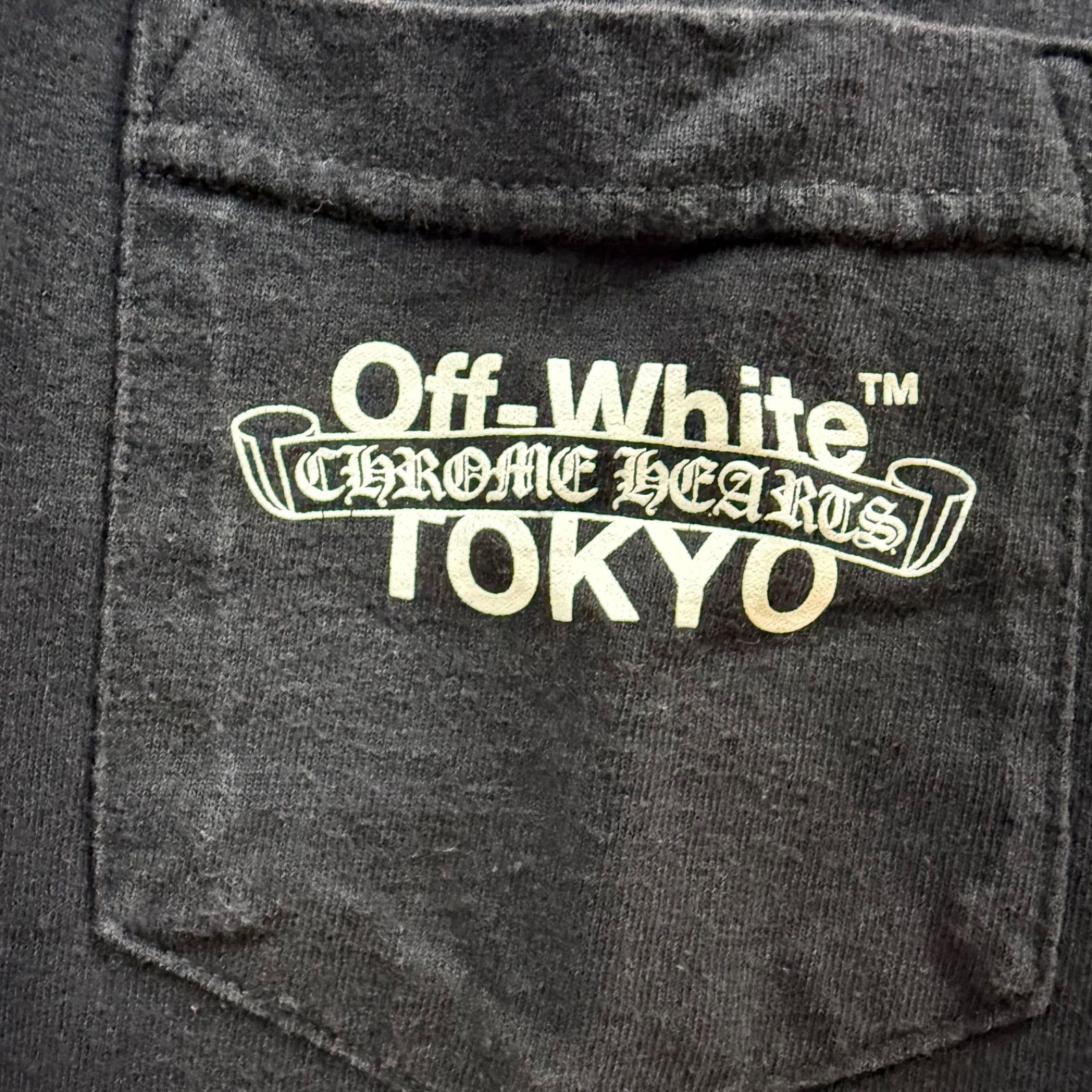 店舗販売併用】CHROME HEARTS × Off-White TOKYO ポケットTシャツ 