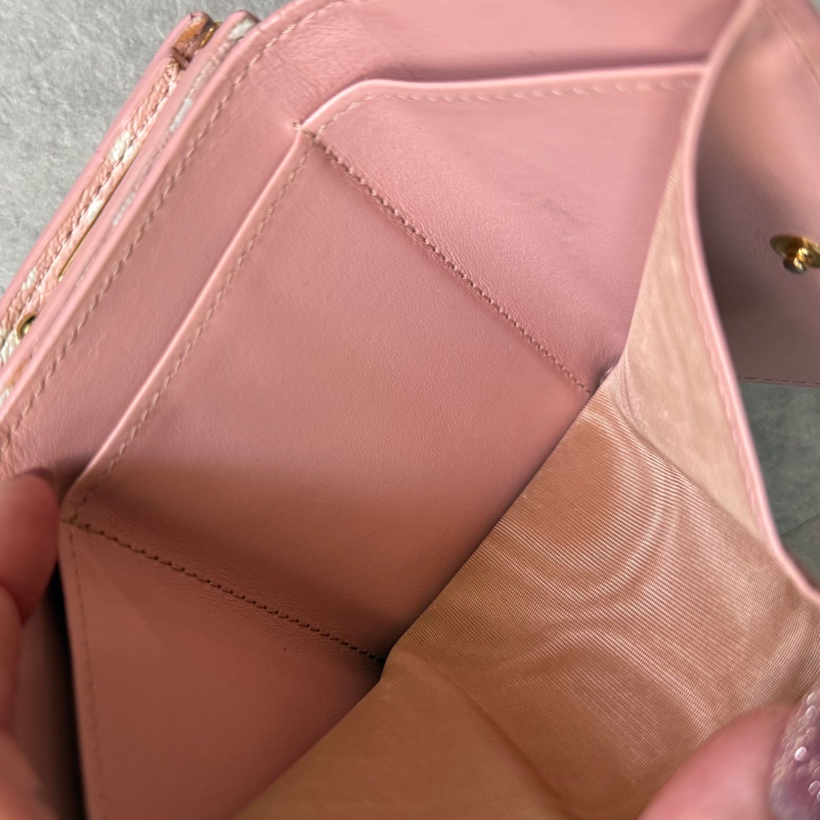 MIU MIU ミュウミュウ 三つ折り財布 がま口 総柄 ハート マドラス
