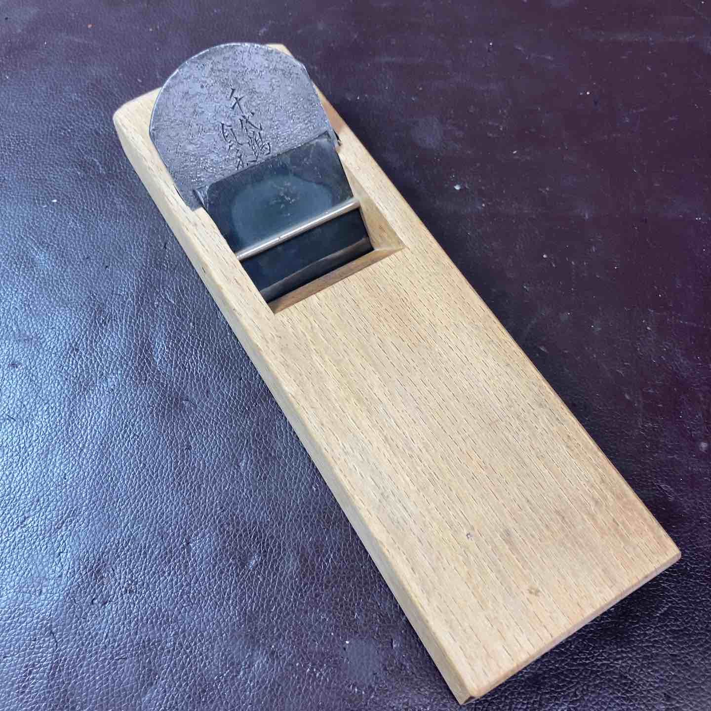 中古品】 鉋(かんな) 二代目千代鶴貞秀 作 鑿・大工道具 骨董品 【東大