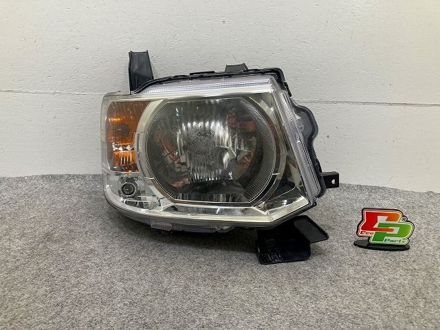 eKワゴン H82W 純正 右 ヘッドライト/ランプ ハロゲン レベライザー 