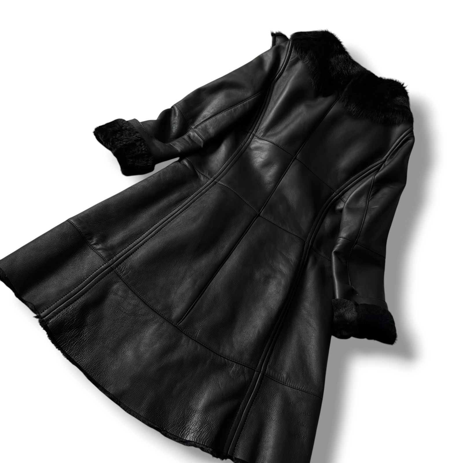 美品 MaxMara 上質なリアルムートンコート 42 黒 ボア ロング 美品 MaxMara 上質なリアルムートンコート 42 黒 ボア ロング - メルカリ