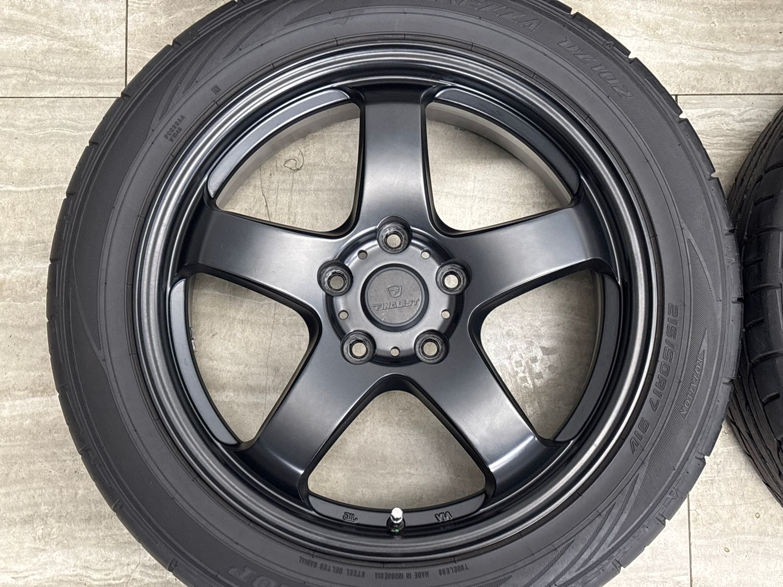 バリ溝 美品】FINALIST FZ-S5 17in 7J +45 PCD114.3 ダンロップ 