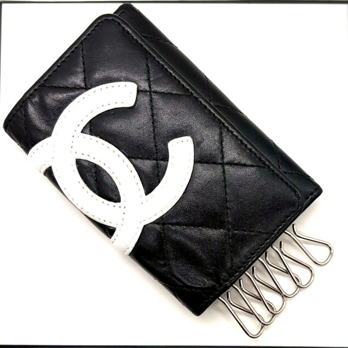 静かに個性を灯す】 CHANEL キーケース 6連 マトラッセ カンボンライン 