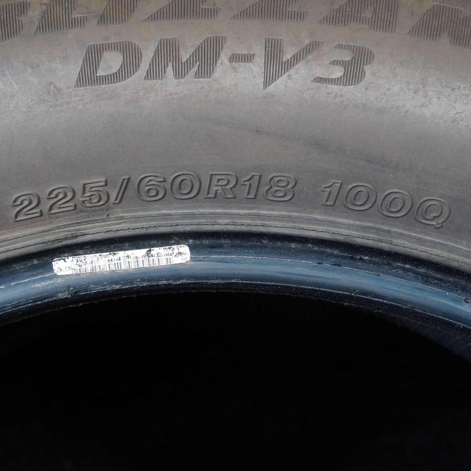 22年製 バリ山 ブリヂストン BLIZZAK DM-V3 225/60R18 4本 