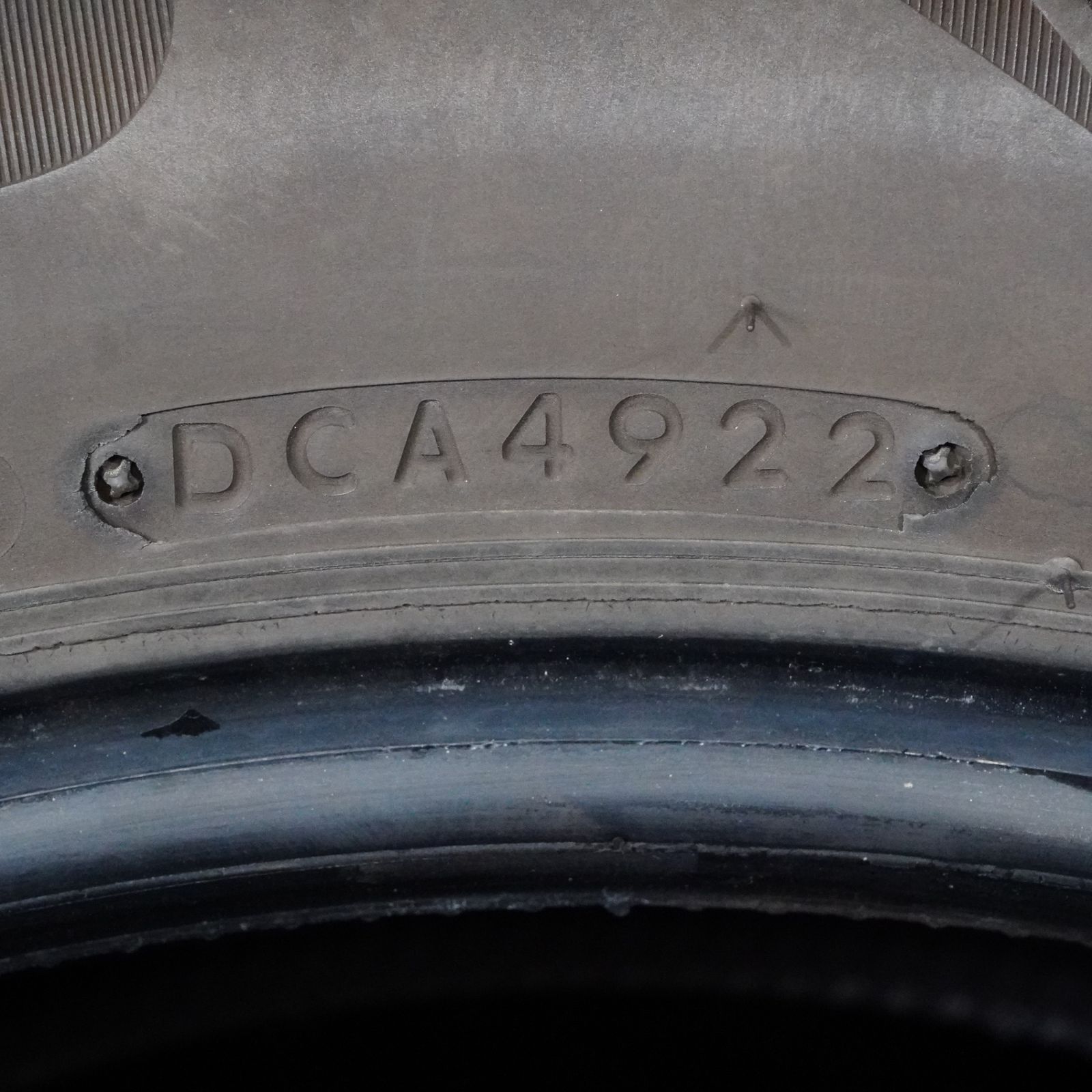 22年製 バリ山 ブリヂストン BLIZZAK DM-V3 225/60R18 4本 