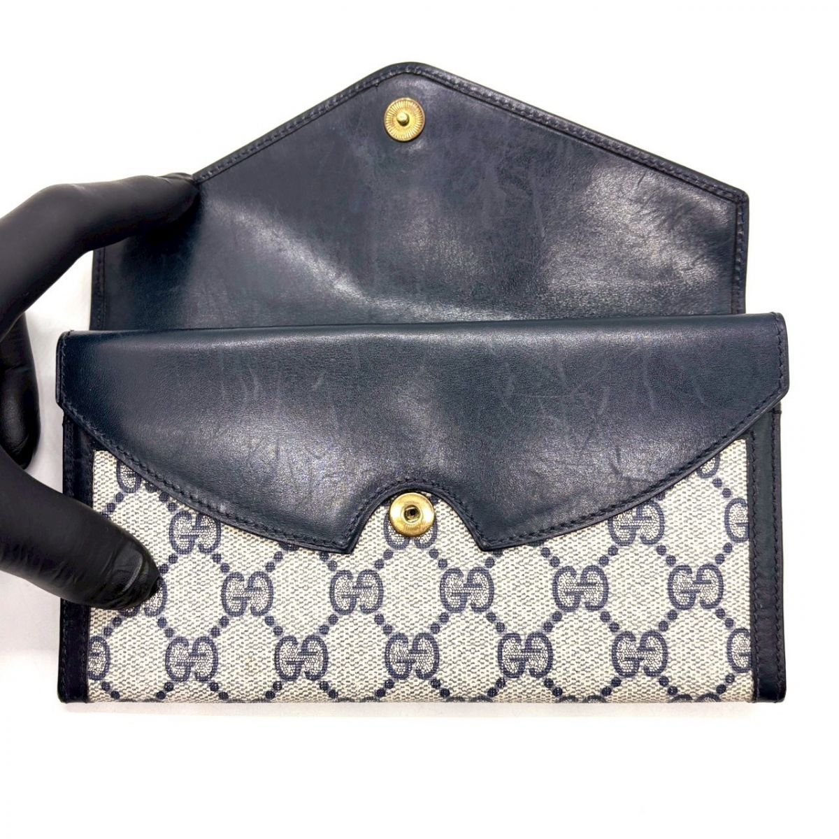 静謐に刻む伝統】 GUCCI 長財布 GGスプリーム レター型 ダブルフラップ 