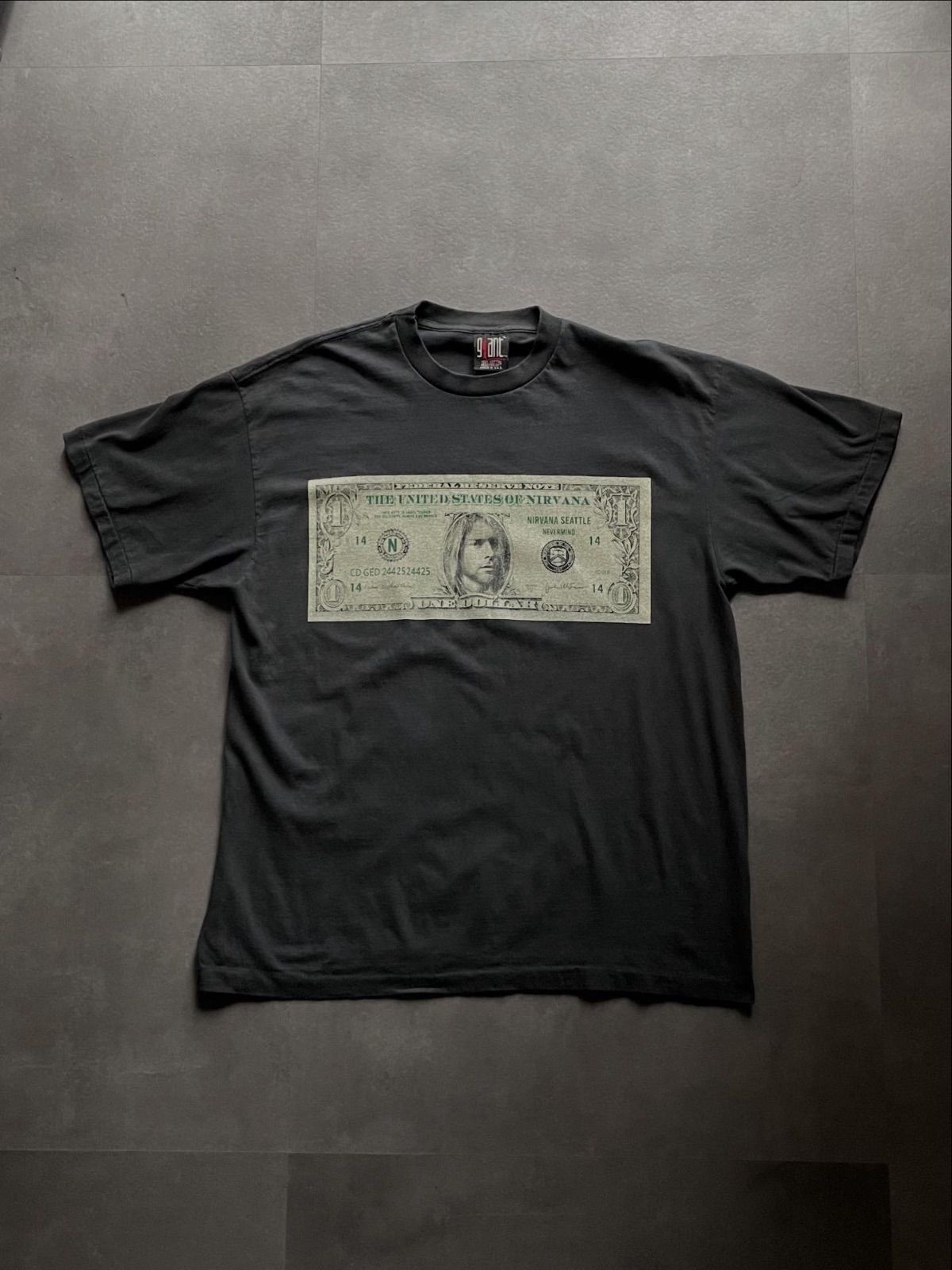 NIRVANA ドル札 カートコバーン Tシャツ GIANT USA製 両面 - メルカリ