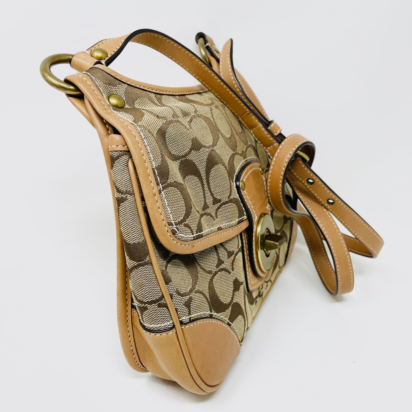 COACH シグネチャー　ターンロック　ブラウン COACH （コーチ） シグネチャー ターンロック ショルダーバッグ