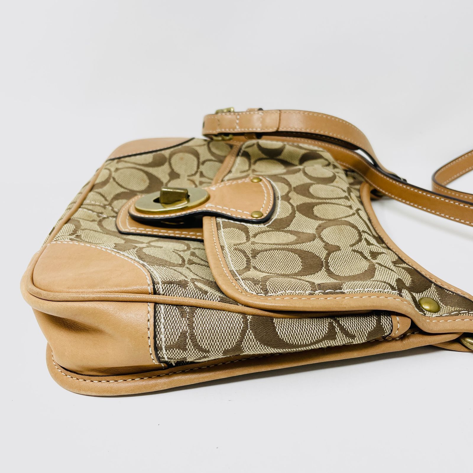 COACH （コーチ） シグネチャー ターンロック ショルダーバッグ