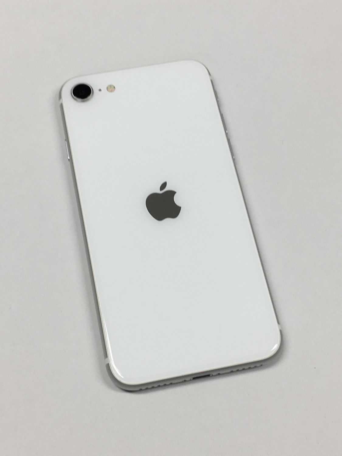電池100％ Apple iPhone SE 第2世代 SIMフリー 64GB ホワイト【動作 