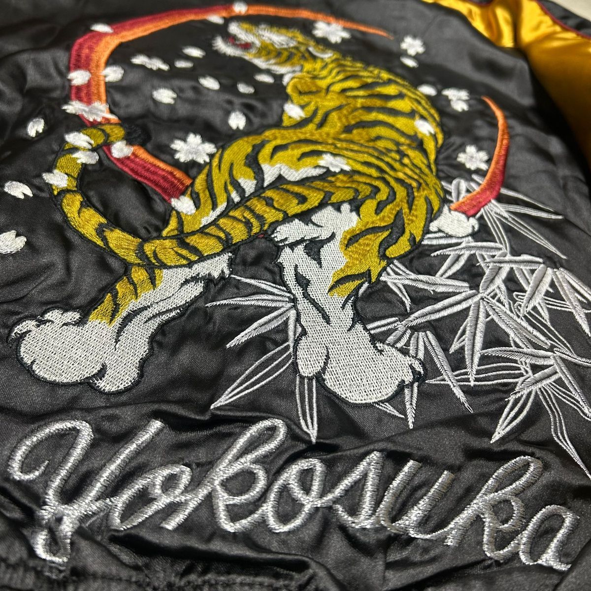 横須賀発祥 スカジャン Yokosuka刺繍入り SUKAJAN 虎 Tiger サテン地