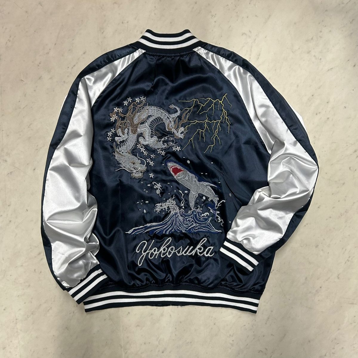 横須賀発祥 スカジャン Yokosuka刺繍入り SUKAJAN 龍鮫 Dragon Shark