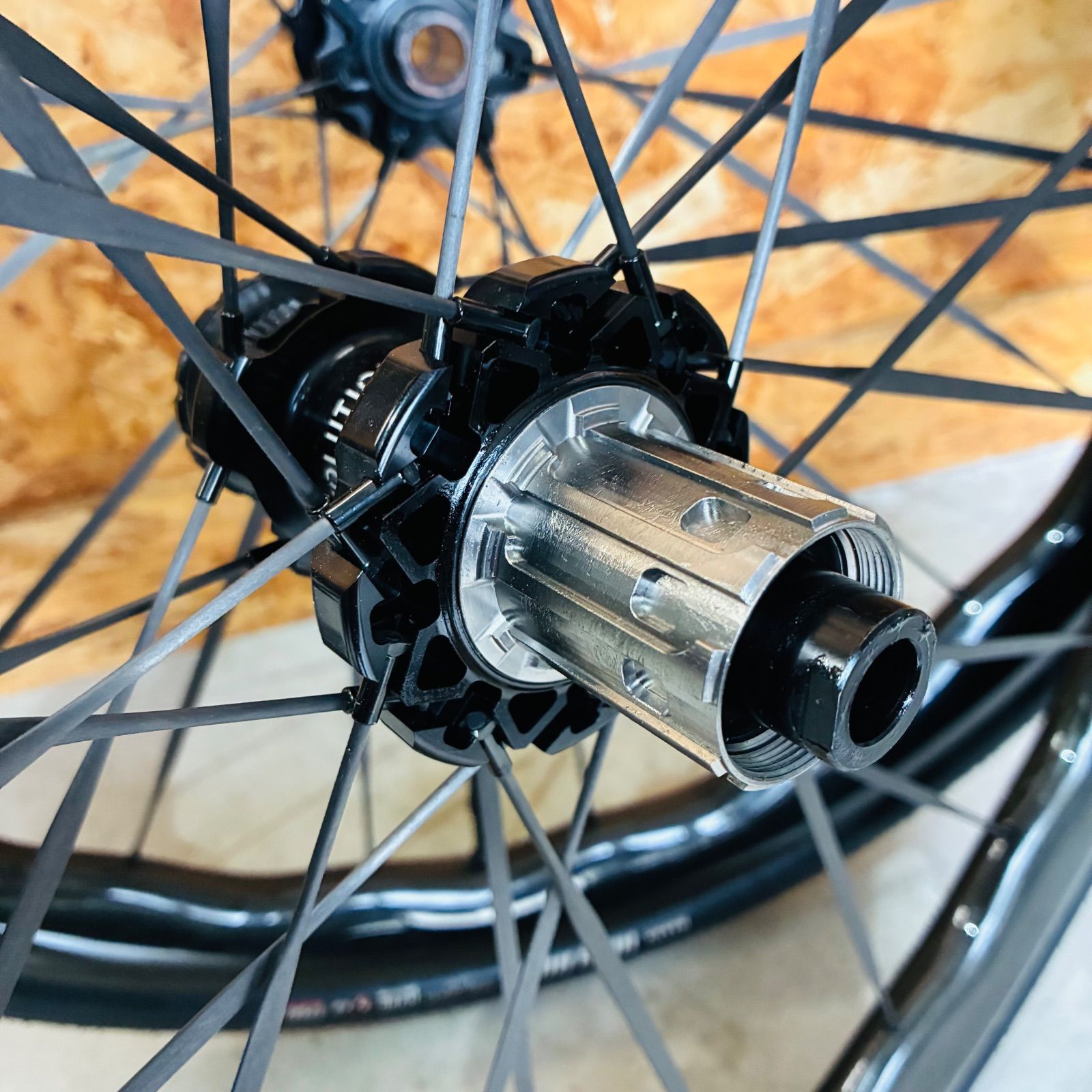 美品】 ELITEWHEELS DRIVE HELIX 46D CS DISC カーボンホイール 700 
