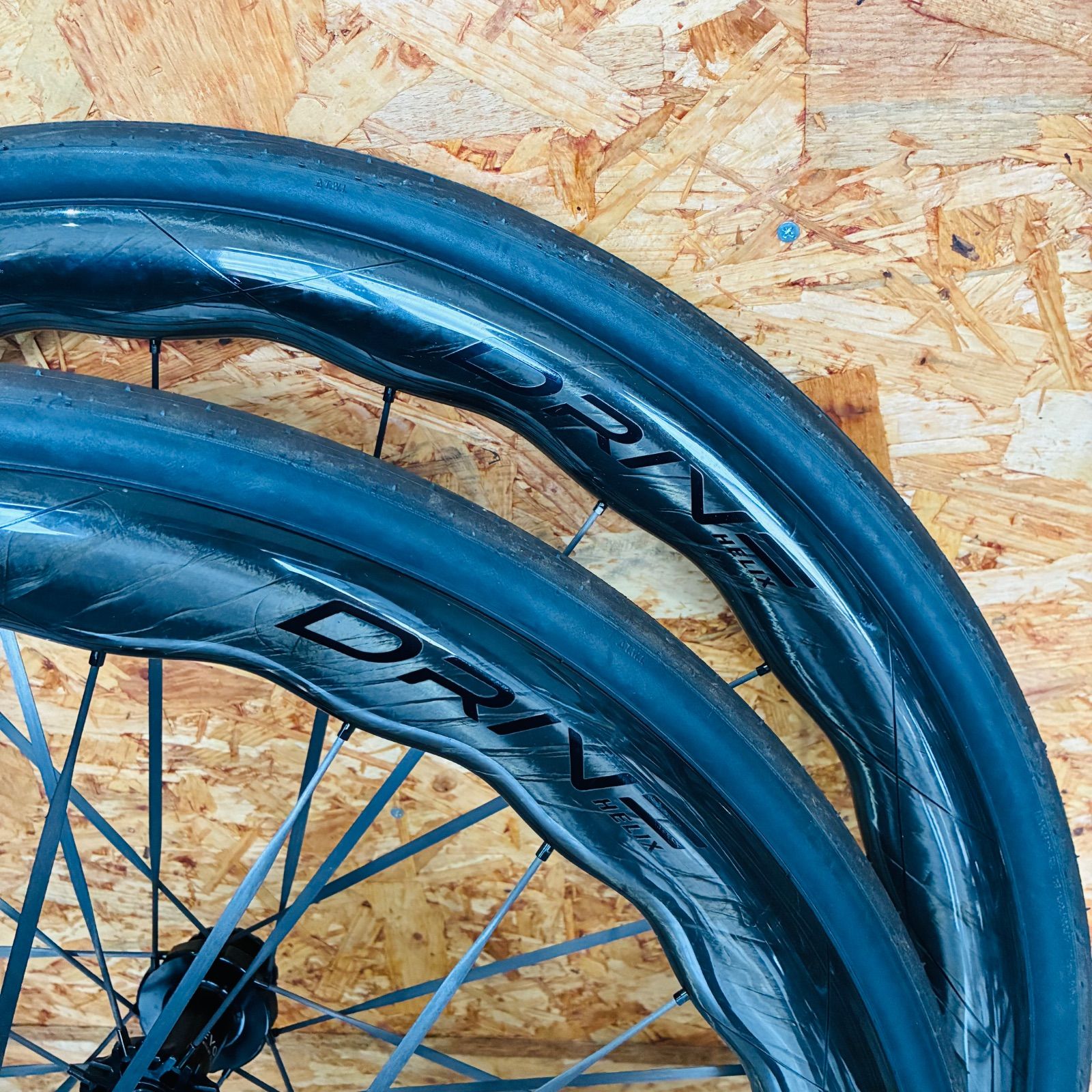 美品】 ELITEWHEELS DRIVE HELIX 46D CS DISC カーボンホイール 700
