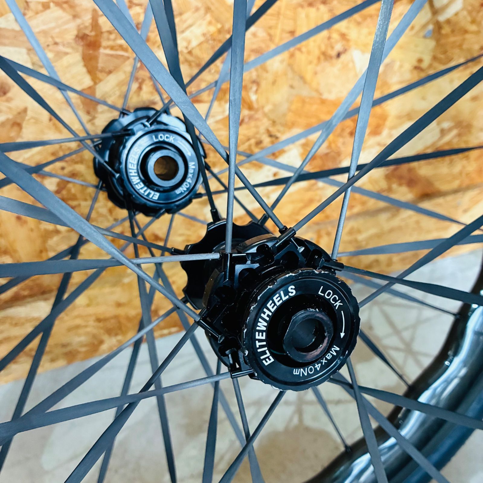 美品】 ELITEWHEELS DRIVE HELIX 46D CS DISC カーボンホイール 700 