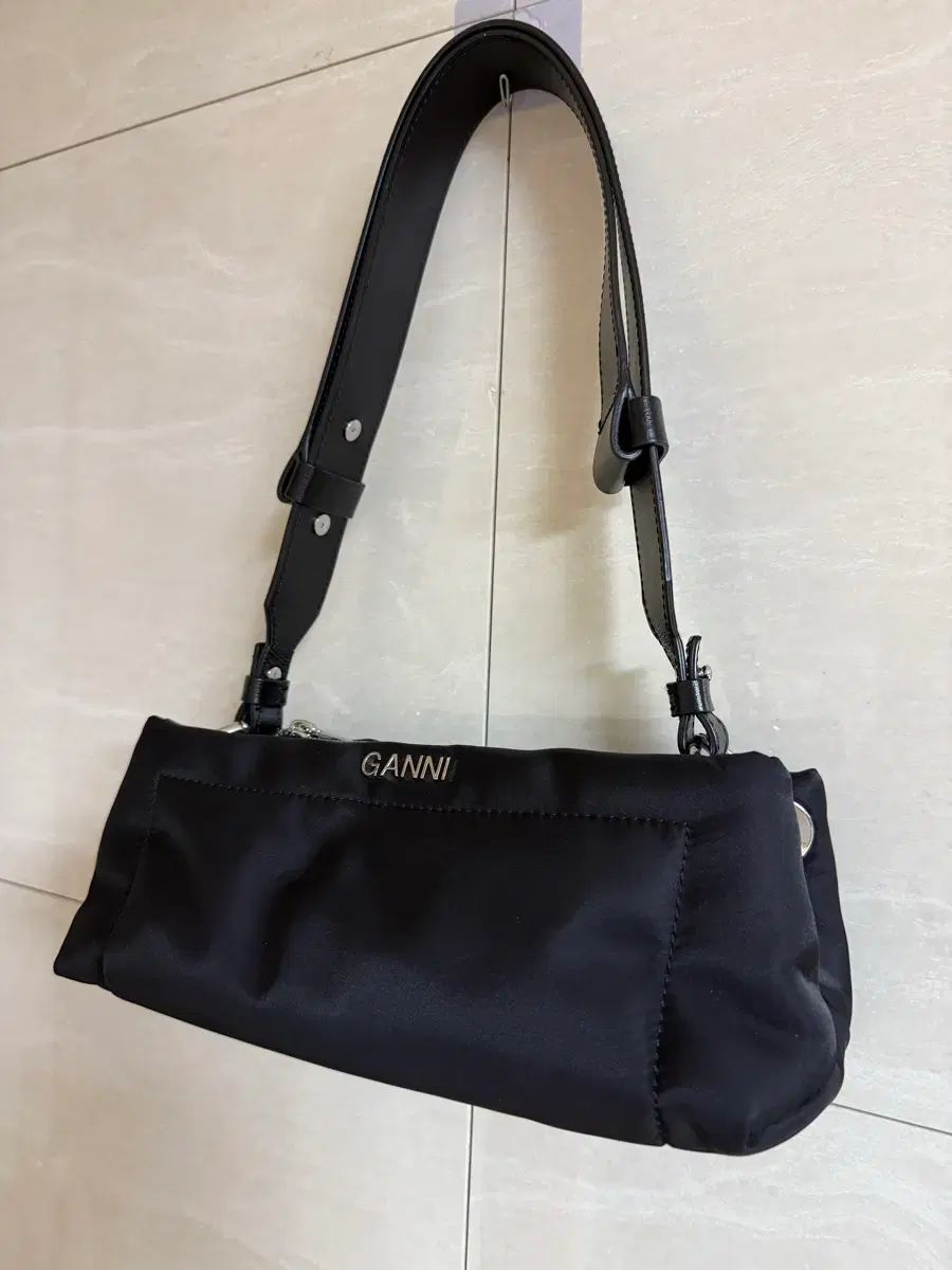 GANNI ガニー ピロー バゲット バッグ ショルダーバッグ - メルカリ