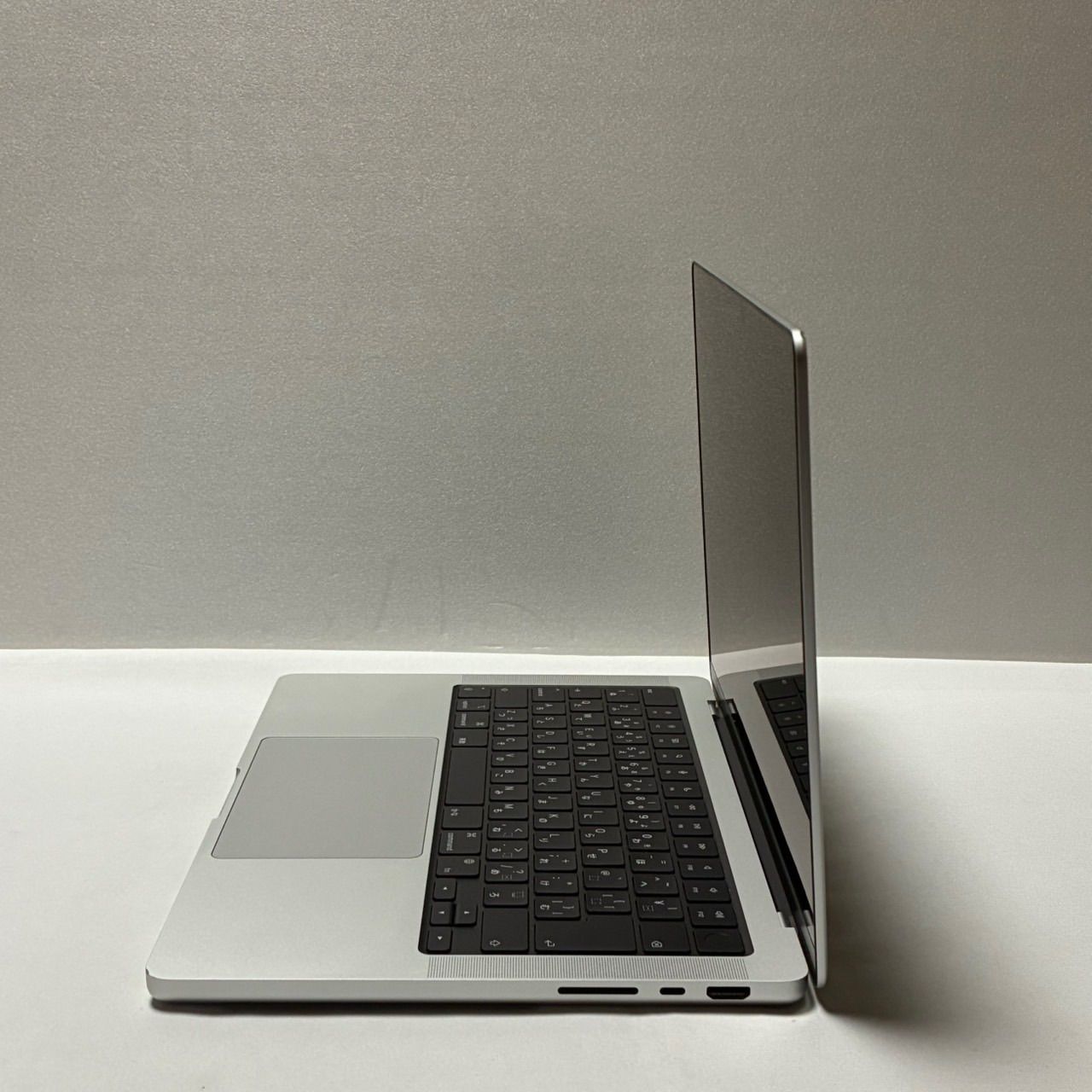 のアイテムを 【美品】MacBook Pro 2023年 M3Pro SSD1TB メモリ18GB 充 