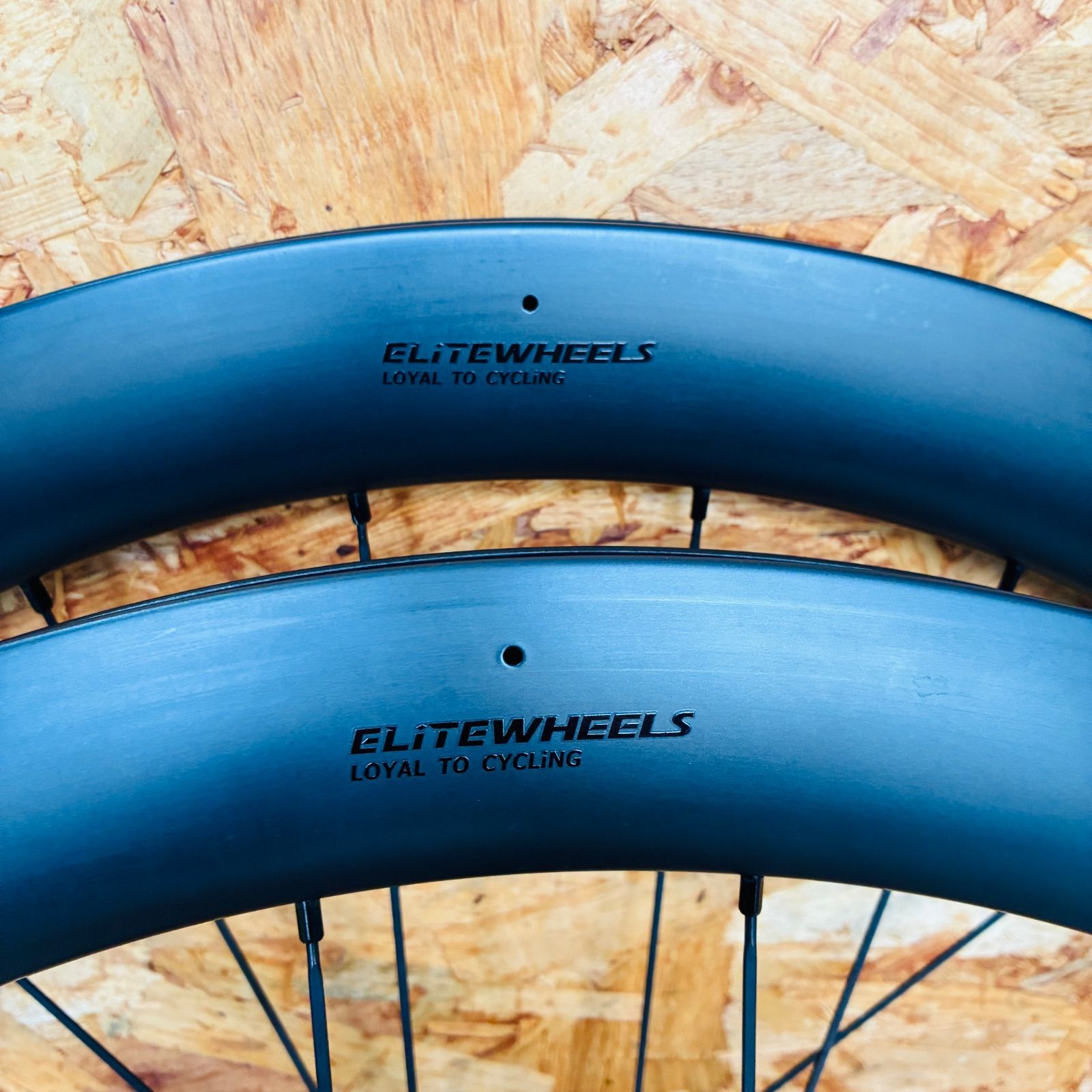 中古品】 ELITEWHEELS EDGE 50 DISC カーボンホイール 700×21C シマノ