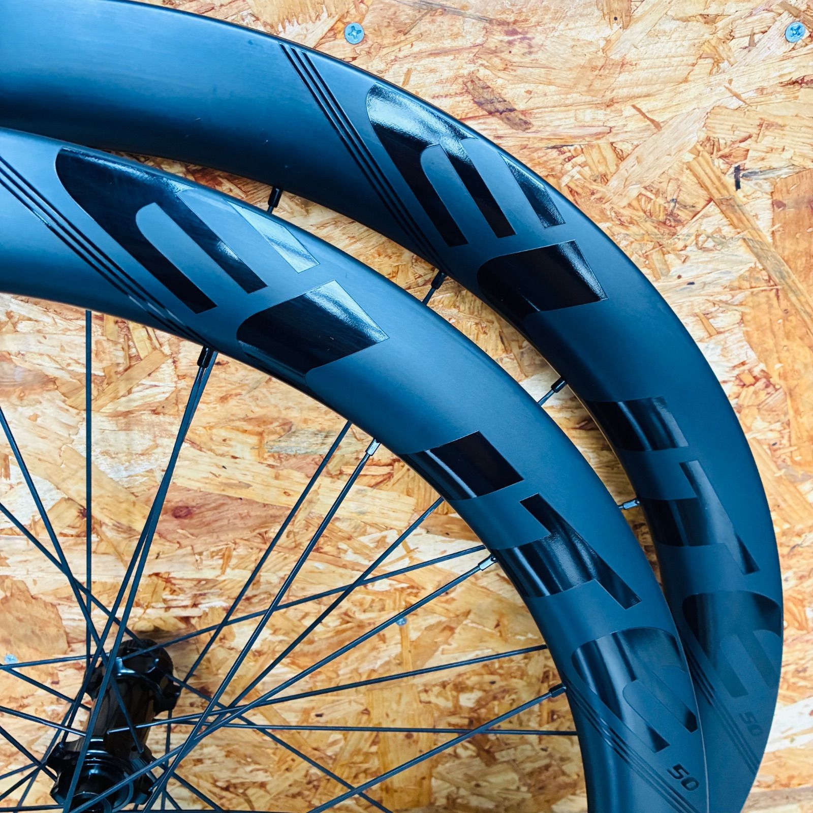 中古品】 ELITEWHEELS EDGE 50 DISC カーボンホイール 700×21C シマノ