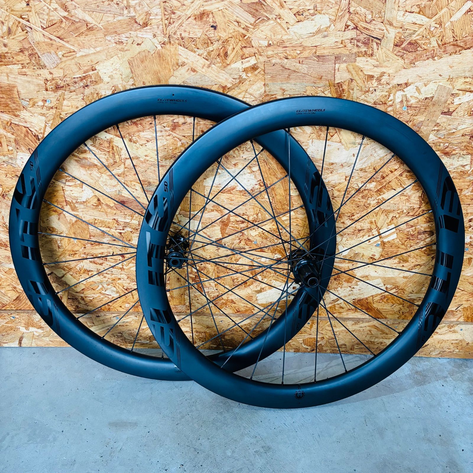 中古品】 ELITEWHEELS EDGE 50 DISC カーボンホイール 700×21C シマノ