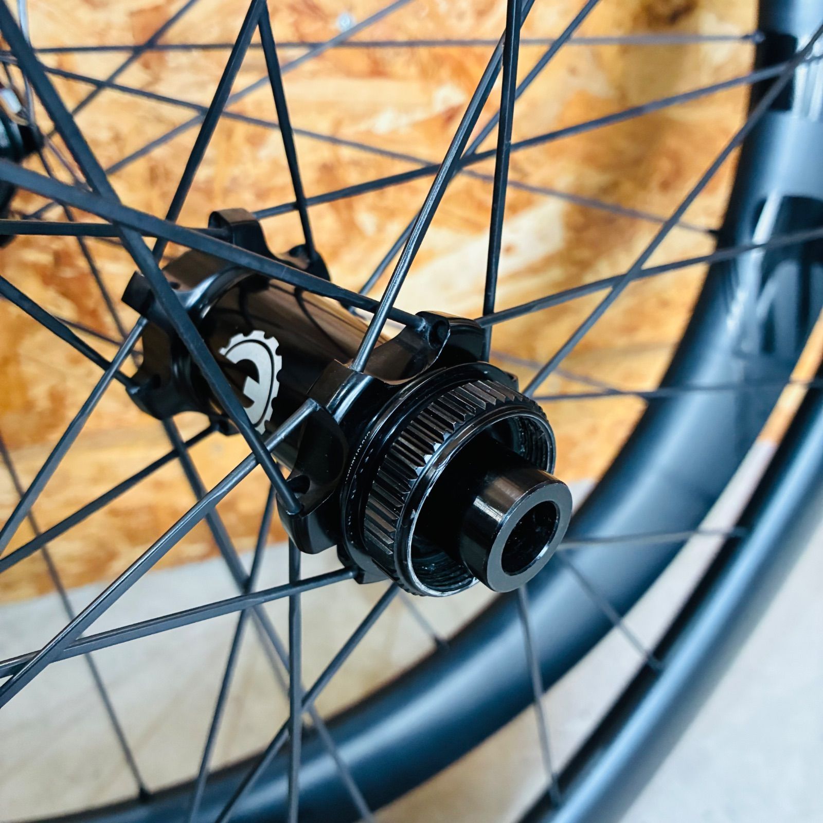 中古品】 ELITEWHEELS ENT 50 DISC カーボンホイール 700×21C シマノ
