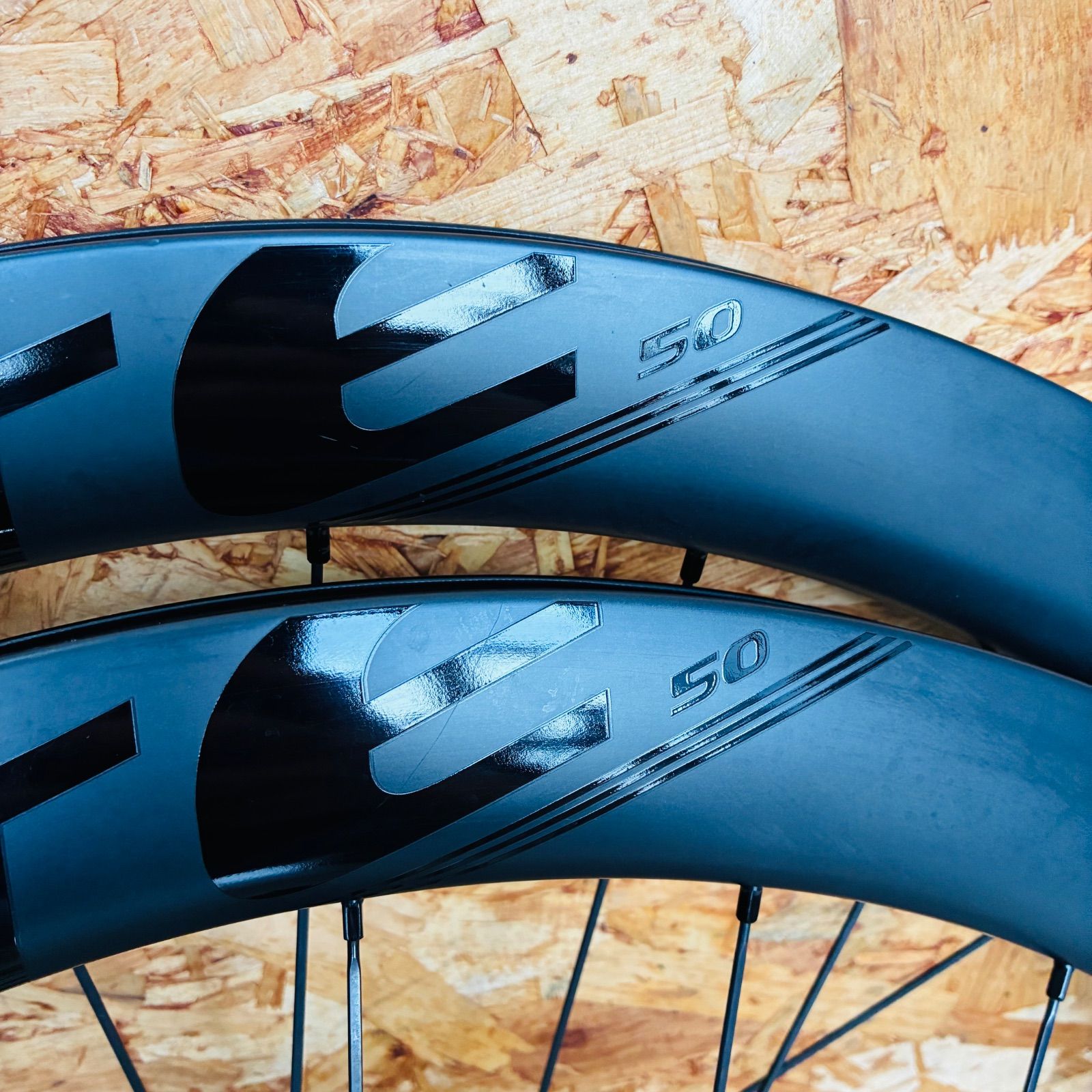 中古品】 ELITEWHEELS EDGE 50 DISC カーボンホイール 700×21C シマノ