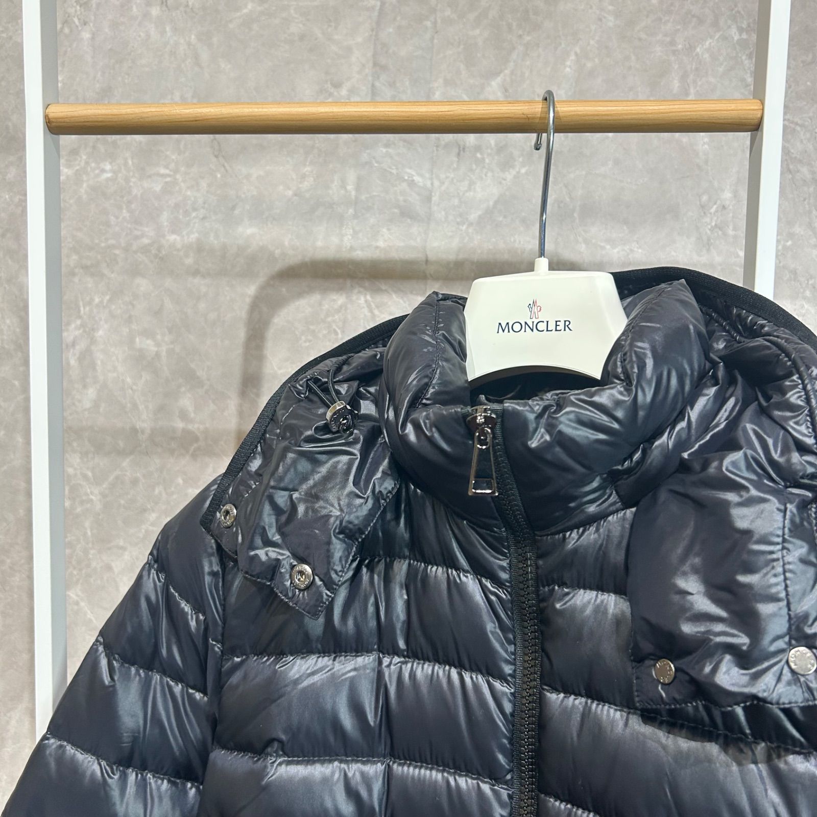 未使用に近い】 MONCLER モンクレールライトダウンジャケットミドル丈 