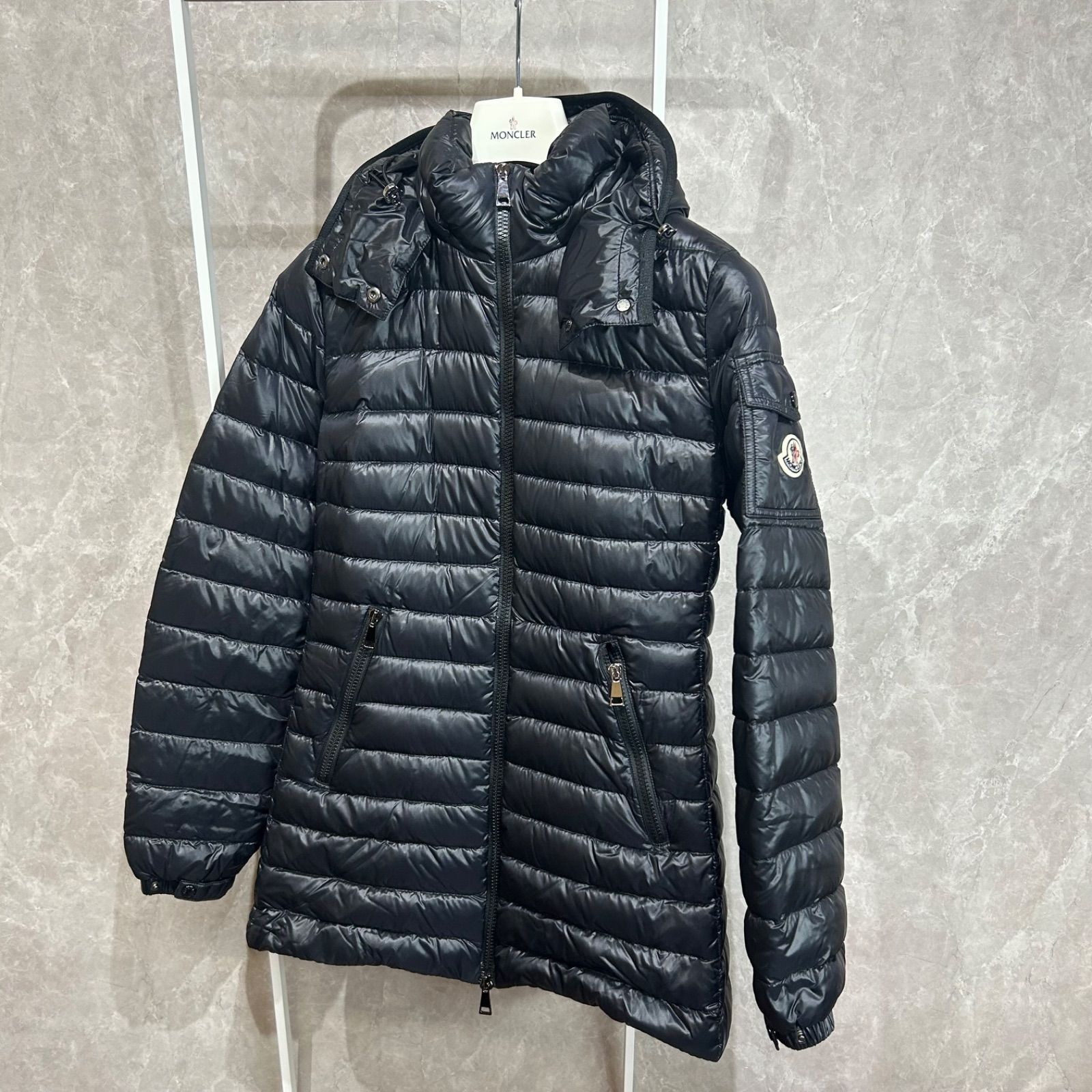 未使用に近い】 MONCLER モンクレールライトダウンジャケットミドル丈 