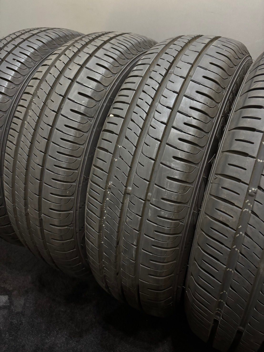 DUNLOP ENASAVE EC300+ 185/65R15 15インチ 夏タイヤ 4本 23年製 バリ溝 シエンタ ノート フリード アリオン アクア ティーダ等　(KTM456) DUNLOP（ダンロップ） 185/65R15 DUNLOP ENASAVE EC300+ タイヤ サマー