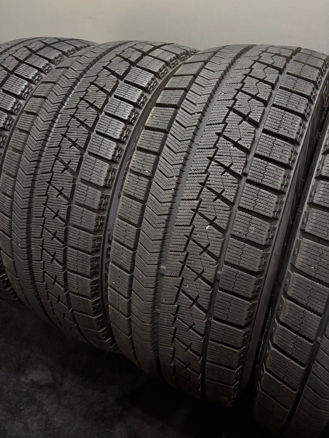 ☆倉庫保管品 225/45R18 BRIDGESTONE/VRX 18年製 スタッドレス 4本 