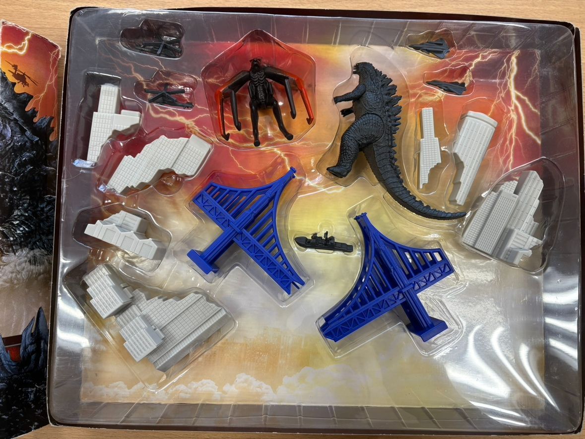 暴れ放題！ゴジラ2014 シティジオラマ & 劇場限定フィギュアカップ