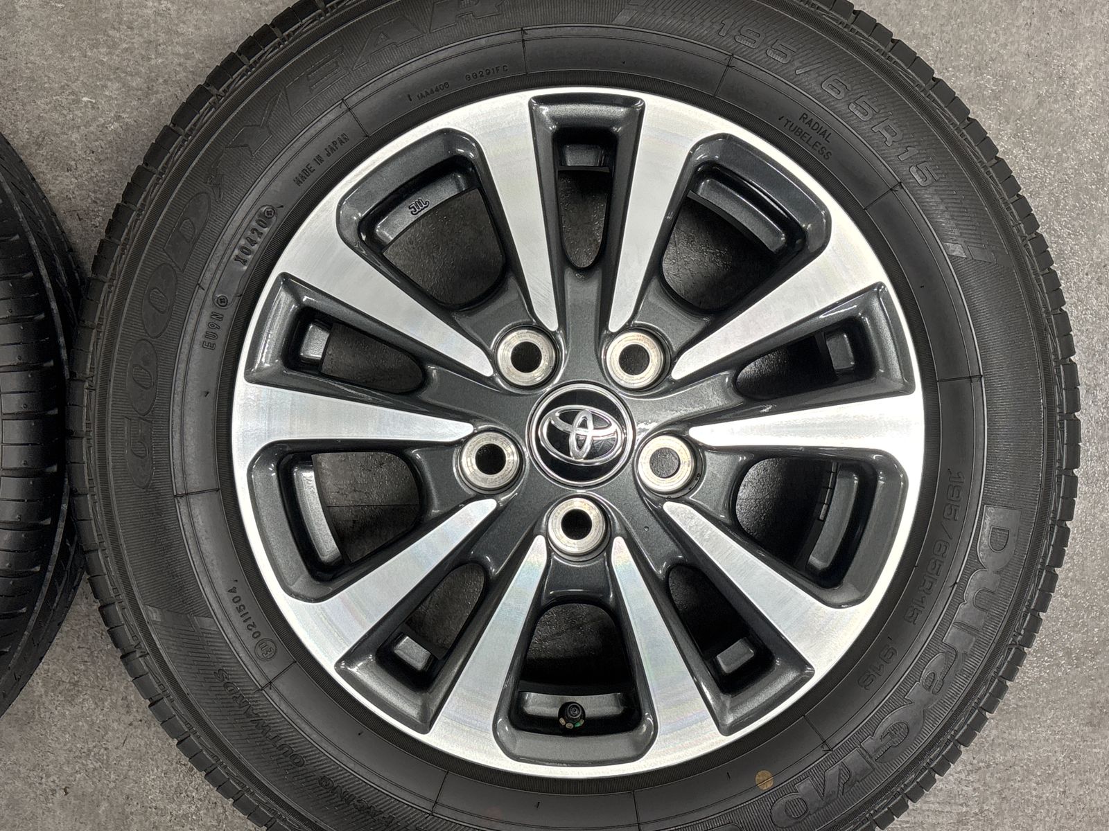 良好品】トヨタ エスクァイア 純正 15in 6J +50 PCD114.3 グッドイヤー 