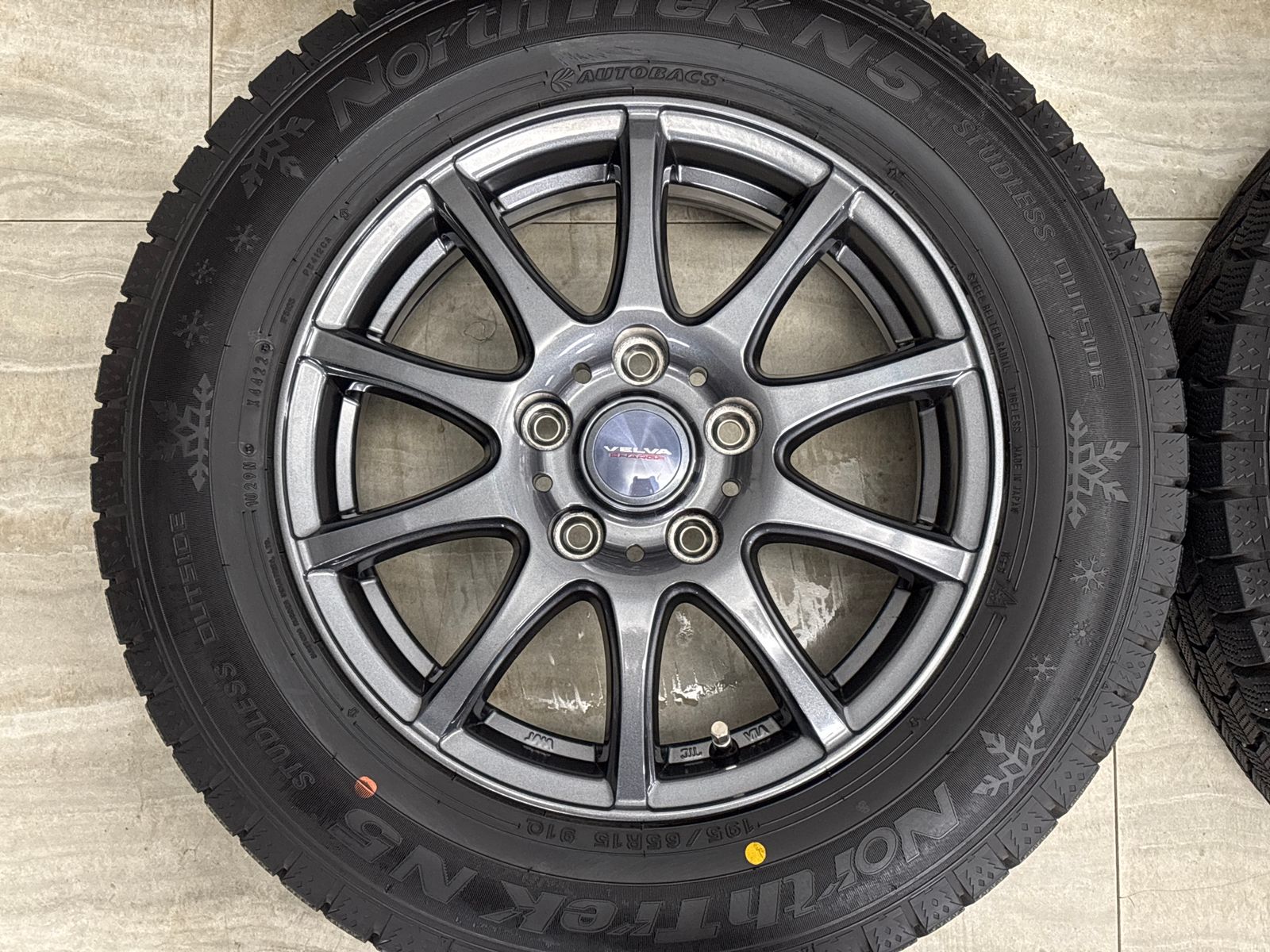 バリ溝 美品】ヴェルヴァ 15in 6J +43 PCD114.3 ノーストレック N5 195 